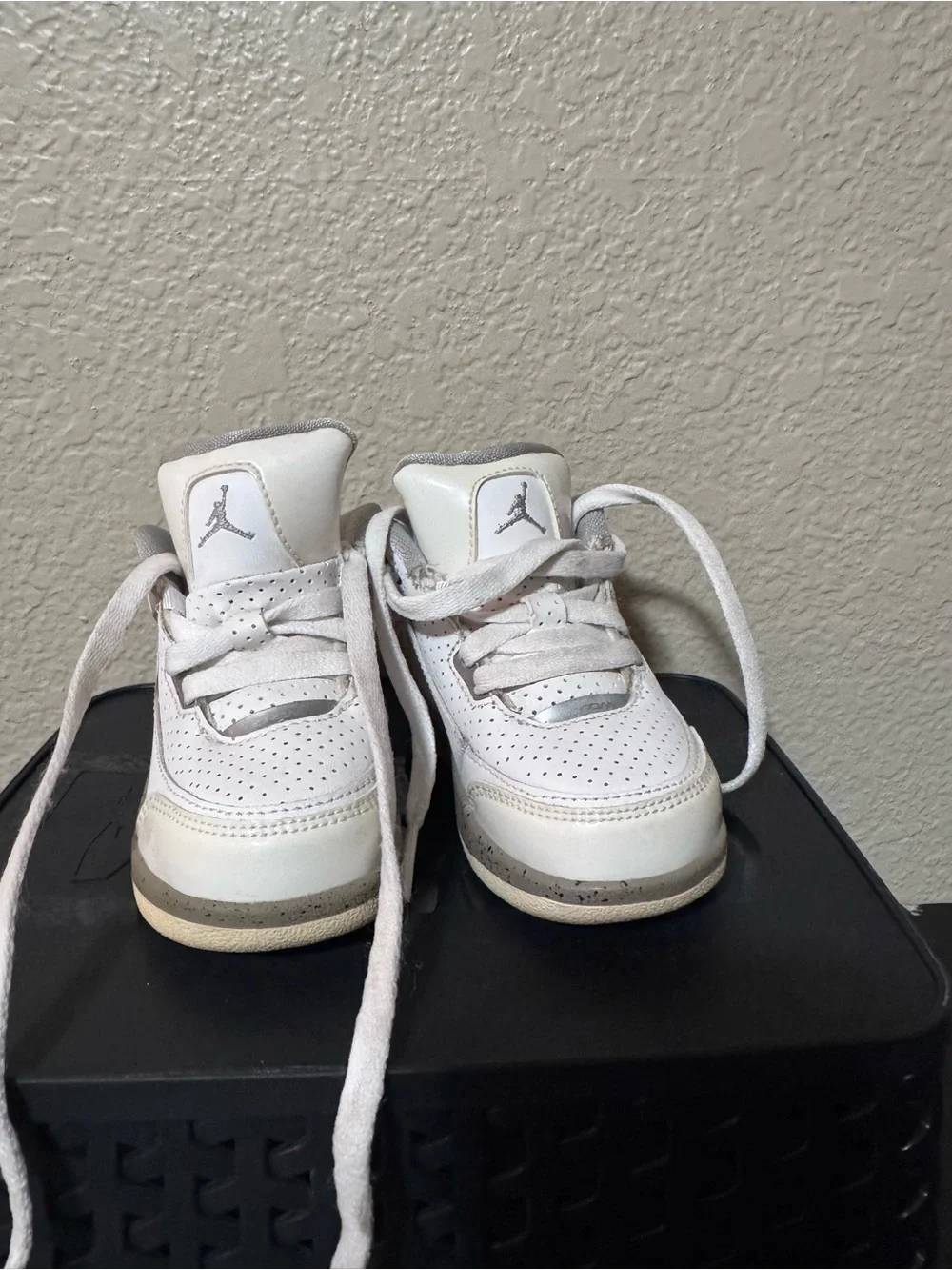 Air Jordan Toddlers' White Gray Retro Sneakers